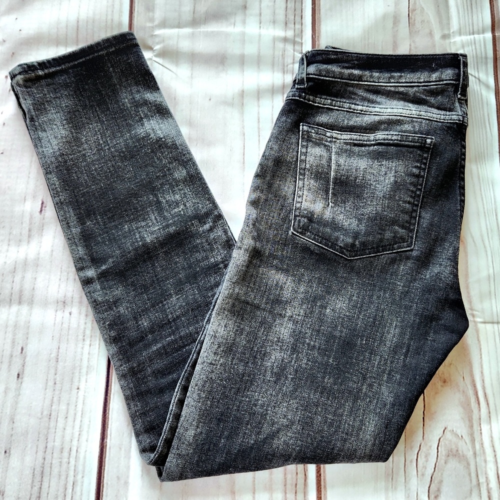 Women’s Straight Leg Jeans in Washed Black